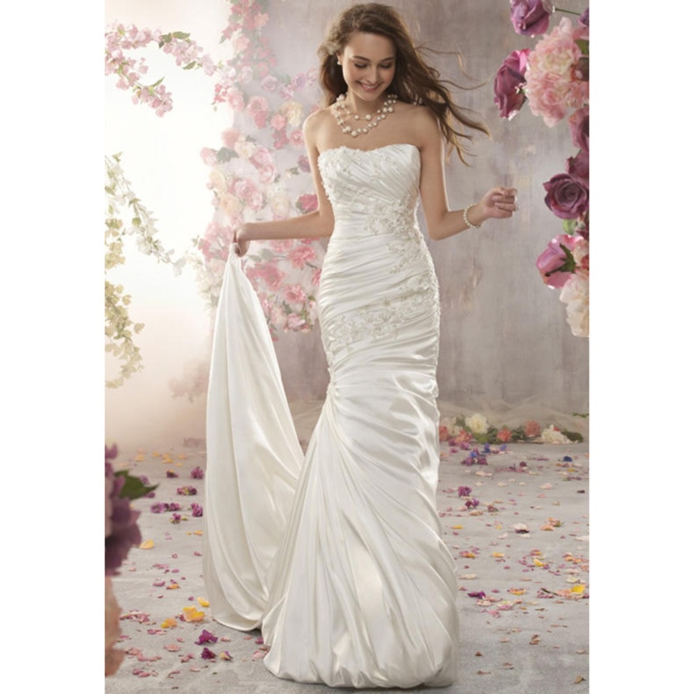 Alfred Angelo Style 2362 Wedding Dress